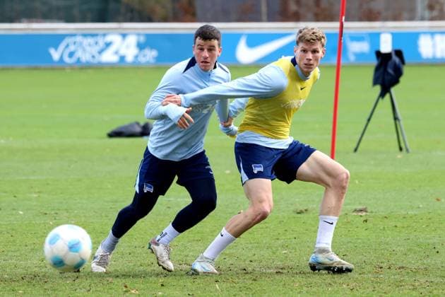 DEU, DFL, 2 FBL Hertha BSC, Training, 25 11 2024, Sportforum, Berlin, DEU, DFL, 2 FBL Hertha BSC, Training, in the picture Diego Demme Hertha BSC Berlin 6 , Luca Schuler Hertha BSC Berlin 18 DFL regulations prohibit any use of Photographs as image sequences and or quasi video Foto Juergen Engler nordphoto GmbH nordphotoxGmbHx xEngler nph00076