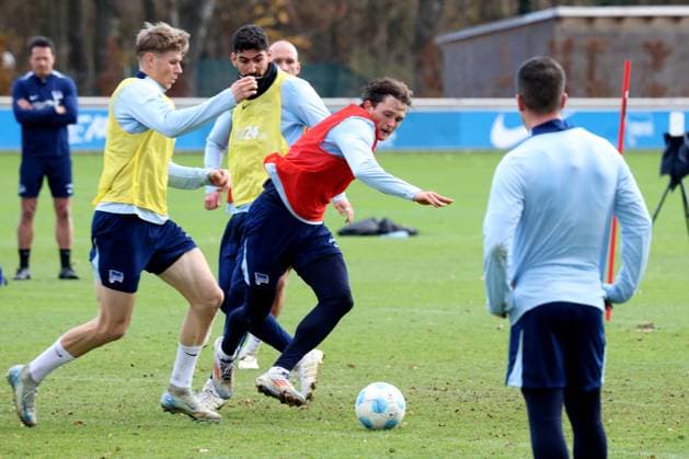 DEU, DFL, 2 FBL Hertha BSC, Training, 25 11 2024, Sportforum, Berlin, DEU, DFL, 2 FBL Hertha BSC, Training, in the picture Fabian Reese Hertha BSC Berlin 11 , Luca Schuler Hertha BSC Berlin 18 , Andreas Bouchalakis Hertha BSC Berlin 5 DFL regulations prohibit any use of Photographs as image sequences and or quasi video Foto Juergen Engler nordphoto GmbH nordphotoxGmbHx xEngler nph00076