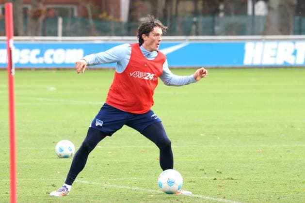 DEU, DFL, 2 FBL Hertha BSC, Training, 25 11 2024, Sportforum, Berlin, DEU, DFL, 2 FBL Hertha BSC, Training, im Bild Fabian Reese Hertha BSC Berlin 11 DFL regulations prohibit any use of Photographs as image sequences and or quasi video Foto Juergen Engler nordphoto GmbH nordphotoxGmbHx xEngler nph00076