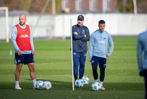 Football, Men, Season 2024 25, 2 Bundesliga, Hertha BSC, Training, f l Toni Leistner Hertha BSC , Coach Cristian Fiel Hertha BSC , Diego Demme Hertha BSC , 25 11 2024, Copyright: xSebastianxRäppold MatthiasxKochx
