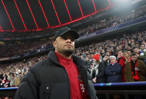 Munich, Germany, November 26, 2024 Football, Men, Champions League, Season 2024 2025, FC Bayern Munich FC Paris Saint Germain, Allianz Arena, Matchday 5 Vincent Kompany, Coach FC Bayern Munich Head, upper body walking in front of the bench