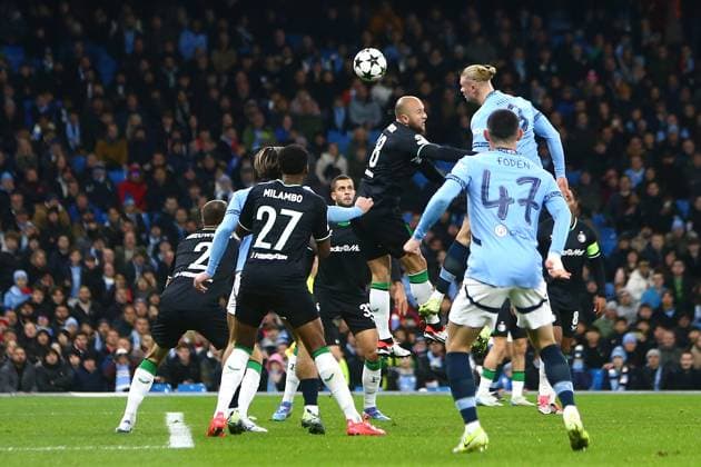 Erling Haaland of Manchester City heads on target Manchester City v Feyenoord, UEFA Champions League, Group Stage, Football, Etihad Stadium, Manchester, UK - 26 Nov 2024 EDITORIAL USE ONLY No use with unauthorised audio, video, data, fixture lists, club league logos or live services. Online in-match use limited to 120 images, no video emulation. No use in betting, games or single club league player publications. Copyright: xPhilxOldham Shutterstockx 14940173f