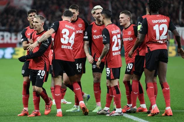 GER, UEFA CL Bayer 04 Leverkusen GER vs RB Salzburg AUT 26 11 2024, BayArena, Leverkusen, Europalegue, Group stage, Matchday 3, GER, UEFA CL Bayer 04 Leverkusen GER vs RB Salzburg AUT , in the picture 2 0 goal celebration jubilation, Alex Grimaldo Leverkusen 20 , the goal scorer, Granit Xhaka Leverkusen 34 , Jeremie Frimpong Leverkusen 30 , Exequiel Palacios Leverkusen 25 , Edmond Tapsobsa Leverkusen 12 , nordphotoxGmbHx xMeuter nph00351