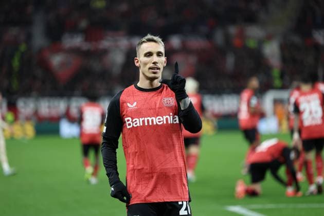 GER, UEFA CL Bayer 04 Leverkusen GER vs RB Salzburg AUT 26 11 2024, BayArena, Leverkusen, Europalegue, Group stage, Matchday 3, GER, UEFA CL Bayer 04 Leverkusen GER vs RB Salzburg AUT , pictured 2 0 Alex Grimaldo Leverkusen 20 , the goal scorer goal celebration jubilation jubilation run, nordphotoxGmbHx xMeuter nph00351