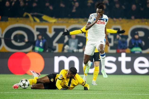 Joel Monteiro BSC Young Boys, 77 and Odilon Kossounou Atalanta Bergamo, 03 in duel , Soccer, Super League, Matchday 15, 2024 2025, FC Basel 1893 vs Servette FC, 24 11 2024, Sankt Jakob Park, Basel, Switzerland Bern Stadion Wankdorf Canton Bern Switzerland Copyright: xGrantxHubbsx