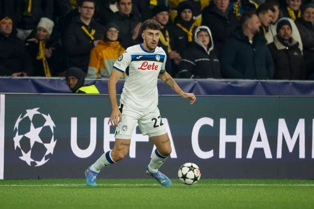 Matteo Ruggeri Atalanta Bergamo, 22 on the ball , Football, UEFA Champions League, Matchday 5, 2024 2025, Young Boys Bern vs Atalanta Bergamo, 26 11 2024, Stadion Wankdorf, Bern, Switzerland Bern Stadion Wankdorf Canton Bern Switzerland Copyright: xGrantxHubbsx