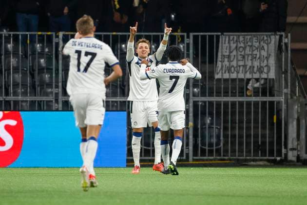 Goal celebration Atalanta Bergamo at 0 1 by Mateo Retegui Atalanta Bergamo, 32 , Soccer, UEFA Champions League, Matchday 5, 2024 2025, Young Boys Bern vs Atalanta Bergamo, 26 11 2024, Stadion Wankdorf, Bern, Switzerland Bern Stadion Wankdorf Canton Bern Switzerland Copyright: xGrantxHubbsx