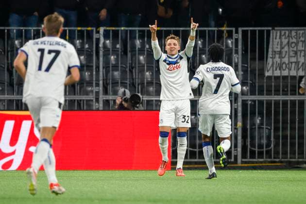 Goal celebration Atalanta Bergamo at 0 1 by Mateo Retegui Atalanta Bergamo, 32 , Soccer, UEFA Champions League, Matchday 5, 2024 2025, Young Boys Bern vs Atalanta Bergamo, 26 11 2024, Stadion Wankdorf, Bern, Switzerland Bern Stadion Wankdorf Canton Bern Switzerland Copyright: xGrantxHubbsx
