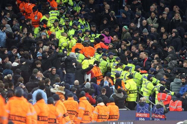 Police move in to assist stewards as a incident occurs in the crowd Manchester City v Feyenoord, UEFA Champions League, Group Stage, Football, Etihad Stadium, Manchester, UK - 26 Nov 2024 EDITORIAL USE ONLY No use with unauthorised audio, video, data, fixture lists, club league logos or live services. Online in-match use limited to 120 images, no video emulation. No use in betting, games or single club league player publications. Copyright: xPhilxOldham Shutterstockx 14940173ak