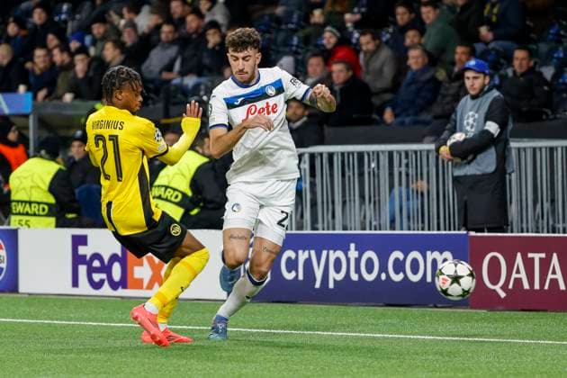 Alan Virginius BSC Young Boys, 21 and Matteo Ruggeri Atalanta Bergamo, 22 , Football, UEFA Champions League, Matchday 5, 2024 2025, Young Boys Bern vs Atalanta Bergamo, 26 11 2024, Stadion Wankdorf, Bern, Switzerland Bern Stadion Wankdorf Canton Bern Switzerland Copyright: xGrantxHubbsx
