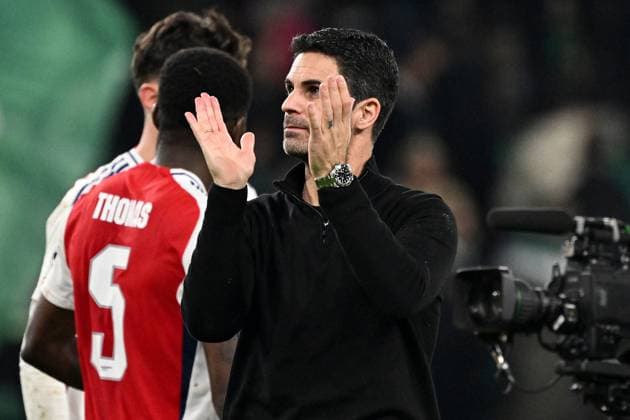 Arsenal head coach Mikel Arteta applauds the fans at full-time Sporting Lisbon v Arsenal, UEFA Champions League, Group Stage, Football, Estadio Jose Alvalade, Lisbon, Portugal - 26 Nov 2024 EDITORIAL USE ONLY No use with unauthorised audio, video, data, fixture lists, club league logos or live services. Online in-match use limited to 120 images, no video emulation. No use in betting, games or single club league player publications. Copyright: xZedxJameson Shutterstockx 14940177fv