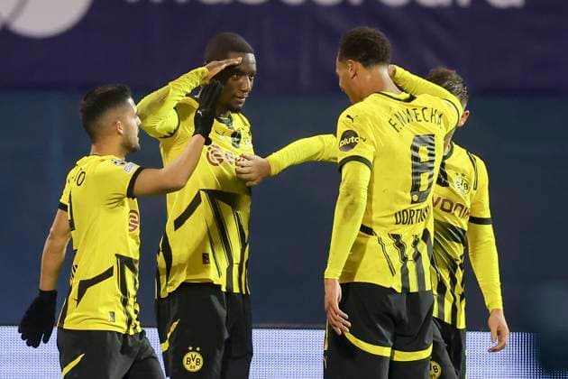 Serhou Guirassy Borussia Dortmund celebrates his goal with teammates, UEFA Champions League 2024 25 League Phase MD5, GNK Dinamo v Borussia Dortmund, Stadion Maksimir, November 27, 2024 in Zagreb, Croatia Photo by Marco Steinbrenner DeFodi Images Serhou Guirassy Borussia Dortmund celebrates his goal with teammates, UEFA Champions League 2024 25 League Phase MD5, GNK Dinamo v Borussia Dortmund, Stadion Maksimir, November 27, 2024 in Zagreb, Croatia Photo by Marco Steinbrenner DeFodi Images Defodi 700 zagreb bvb 20241127 087 Defodi-700