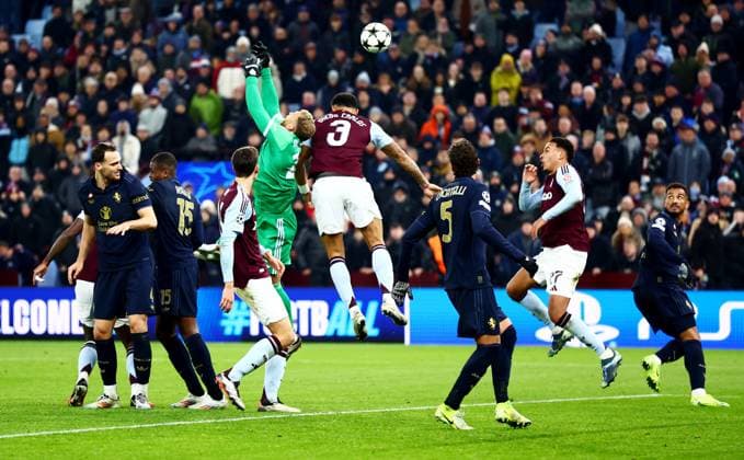 Michele Di Gregorio of Juventus is fouled in the build up to the disallowed Aston Villa goal scored by Morgan Rogers of Aston Villa. Aston Villa v Juventus, UEFA Champions League, Group Stage, Football, Villa Park, Birmingham, UK - 27 Nov 2024 EDITORIAL USE ONLY No use with unauthorised audio, video, data, fixture lists, club league logos or live services. Online in-match use limited to 120 images, no video emulation. No use in betting, games or single club league player publications. Copyright: xJamesxMarsh Shutterstockx 14945027bd