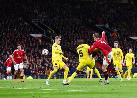 Rasmus Hojlund of Manchester United, ManU scores a goal to make it 2-2 Manchester United v Bodo Glimt, UEFA Europa League, Group Stage, Football, Old Trafford, Manchester, UK - 28 Nov 2024 EDITORIAL USE ONLY No use with unauthorised audio, video, data, fixture lists, club league logos or live services. Online in-match use limited to 120 images, no video emulation. No use in betting, games or single club league player publications. Copyright: xMattxWest Shutterstockx 14945052s