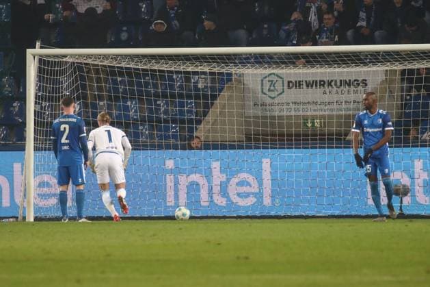 29 11 2024, xgox, Fussball 2 Bundesliga, 1 FC Magdeburg Hertha BSC Berlin emspor, v l Derry Scherhant Hertha, 39 schiesst Tor, schießt, Torschuetze, erzielt Tor, Treffer, scores the goal 1 1 DFL DFB REGULATIONS PROHIBIT ANY USE OF PHOTOGRAPHS as IMAGE SEQUENCES and or QUASI VIDEO Magdeburg