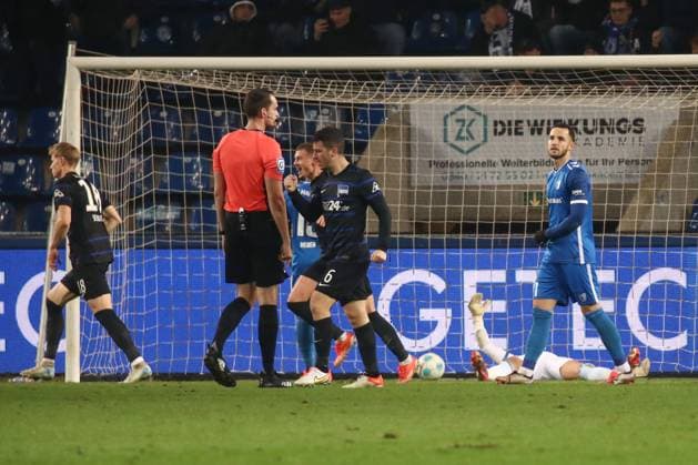 29 11 2024, xgox, Fussball 2 Bundesliga, 1 FC Magdeburg Hertha BSC Berlin emspor, v l Luca Schuler Hertha, 18 schiesst Tor, schießt, Torschuetze, erzielt Tor, Treffer, scores the goal 1 3 DFL DFB REGULATIONS PROHIBIT ANY USE OF PHOTOGRAPHS as IMAGE SEQUENCES and or QUASI VIDEO Magdeburg