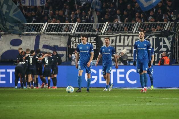 29 11 2024, xgox, Soccer 2 Bundesliga, 1 FC Magdeburg Hertha BSC Berlin emspor, v l Magdeburg um Martijn Kaars Magdeburg, 9 , Connor Krempicki Magdeburg, 13 , Falko Michel Magdeburg, 21 disappointed, disappointed, looks disappointed, dejected, disappointed, Hertha Jubel, Torjubel, jubelt ueber das Tor, celebrate the goal, celebration DFL DFB REGULATIONS PROHIBIT ANY USE OF PHOTOGRAPHS as IMAGE SEQUENCES and or QUASI VIDEO Magdeburg