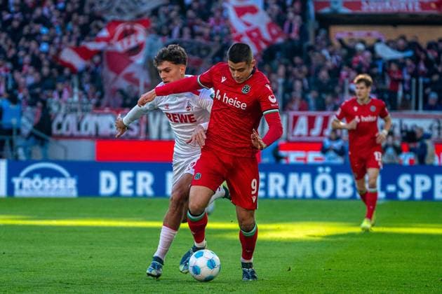 Nicolo Tresoldi Hannover 96, 09 in duel 1 FC Koeln vs Hannover 96, Football, 2 Bundesliga, Matchday 14, Season 2024 2025, 30 11 2024 1 FC Koeln vs Hannover 96, Football, 2 Bundesliga, Matchday 14, Season 2024 2025, 30 11 2024 Koeln Copyright: xEibner-Pressefoto JustinxDerondex EP_JDU