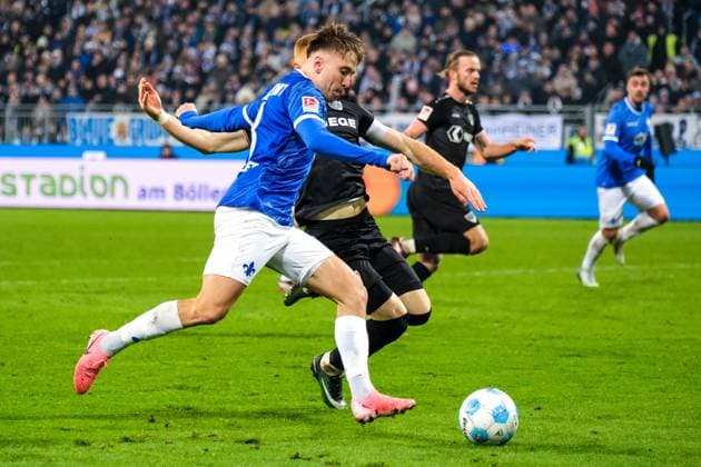 Luca Marseiler SV Darmstadt 98, 08 in duel with Mikkel Kirkeskov Preußen Muenster, 02 , GER, SV Darmstadt 98 vs Preußen Muenster, Soccer, 2 Bundesliga, Matchday 14, Season 2024 2025, 30 11 2024 DFL REGULATES PROHIBIT ANY USE OF PHOTOGRAPHS as IMAGE SEQUENCES and or QUASI VIDEO GER, SV Darmstadt 98 vs Preußen Muenster, Football, 2 Bundesliga, Matchday 14, Season 2024 2025, 30 11 2024 Darmstadt Copyright: xEibner-Pressefoto FlorianxWieganx EP_FWD