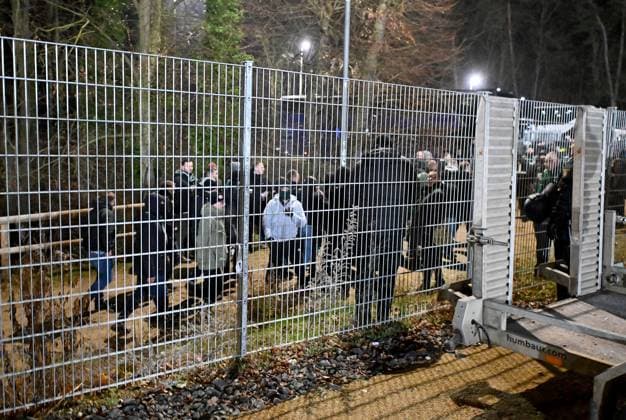 30 11 2024, xfux, Fußball 2 Bundesliga, SV Darmstadt 98 Preussen Münster, emspor, v l Fans or Ultras of Preußen Münster storm from the parking lot for guest fans towards the forest after the game The police are able to push some of the fans back into the parking lot Afterwards there is a confrontation with the police, which can finally push the fans back to the parking lot Obviously because there are not enough police forces and because of the cold, the fans are allowed to drive home without being checked despite the riots Fans, fan, fan block, Mood, scarf, scarves, flag, flags, emotion of SC Preußen Münster Preussen Muenster Violence, riot, riots, rioting, police, fan, fans, Ultras, hooligans, BFE, dog squad, masking, riot, fan riots, riots, rioting, brawl, Security, Sicherheitsdienst DFL DFB REGULATIONS PROHIBIT ANY USE OF PHOTOGRAPHS as IMAGE SEQUENCES and or QUASI VIDEO Licensing of the photographic work to and or by SV Darmstadt 1898 e V and subsidiaries is not permitted No release of or sale to SV Darmstadt 1898 e V Darmstadt