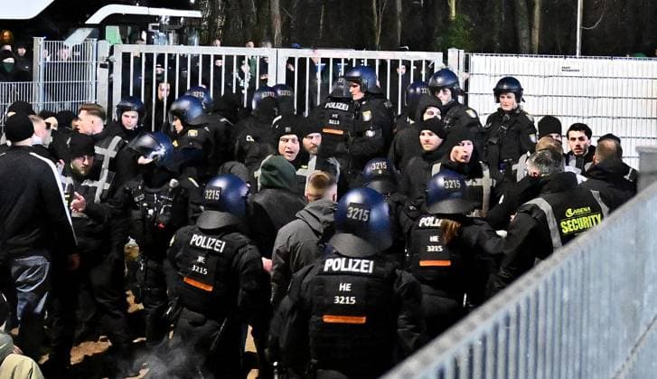 30 11 2024, xfux, Fußball 2 Bundesliga, SV Darmstadt 98 Preussen Münster, emspor, v l Fans or Ultras of Preußen Münster storm from the parking lot for guest fans towards the forest after the game The police are able to push some of the fans back into the parking lot Afterwards there is a confrontation with the police, which can finally push the fans back to the parking lot Obviously because there are not enough police forces and because of the cold, the fans are allowed to drive home without being checked despite the riots Fans, fan, fan block, Mood, scarf, scarves, flag, flags, emotion of SC Preußen Münster Preussen Muenster Violence, riot, riots, rioting, police, fan, fans, Ultras, hooligans, BFE, dog squad, masking, riot, fan riots, riots, rioting, brawl, Security, Sicherheitsdienst DFL DFB REGULATIONS PROHIBIT ANY USE OF PHOTOGRAPHS as IMAGE SEQUENCES and or QUASI VIDEO Licensing of the photographic work to and or by SV Darmstadt 1898 e V and subsidiaries is not permitted No release of or sale to SV Darmstadt 1898 e V Darmstadt