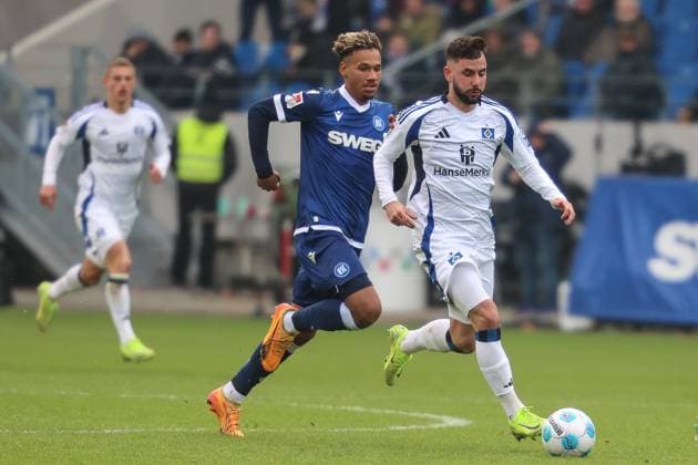 Marco Richter Hamburger SV, 20 vs Bambase Conte Karlsruher SC, 31 , Karlsruher SC vs Hamburger SV, Football, 2 Bundesliga, Matchday 14, 2024 2025, 01 12 2024, DFL REGULATES PROHIBIT ANY USE OF PHOTOGRAPHS AS IMAGE SEQUENCES AND OR QUASI VIDEO, Karlsruher SC vs Hamburger SV, Football, 2 Bundesliga, Matchday 14, 2024 2025, 01 12 2024 Karlsruhe Copyright: xEibner-Pressefoto JanxPrihodax EP_JPA
