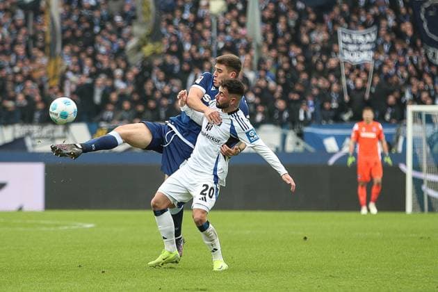 Marco Richter Hamburger SV, 20 vs Marcel Beifus Karlsruher SC, 04 , Karlsruher SC vs Hamburger SV, Football, 2 Bundesliga, Matchday 14, 2024 2025, 01 12 2024, DFL REGULATES PROHIBIT ANY USE OF PHOTOGRAPHS AS IMAGE SEQUENCES AND OR QUASI VIDEO, Karlsruher SC vs Hamburger SV, Football, 2 Bundesliga, Matchday 14, 2024 2025, 01 12 2024 Karlsruhe Copyright: xEibner-Pressefoto JanxPrihodax EP_JPA