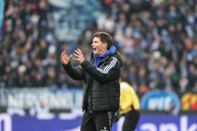 Full commitment on the sidelines Merlin Polzin Hamburger SV, Interim coach , Karlsruher SC vs Hamburger SV, Football, 2 Bundesliga, Matchday 14, 2024 2025, 01 12 2024, DFL REGULATES PROHIBIT ANY USE OF PHOTOGRAPHS AS IMAGE SEQUENCES AND OR QUASI VIDEO, Karlsruher SC vs Hamburger SV, Football, 2 Bundesliga, Matchday 14, 2024 2025, 01 12 2024 Karlsruhe Copyright: xEibner-Pressefoto JanxPrihodax EP_JPA