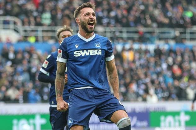 Fabian Schleusener Karlsruher SC, 24 scored the equalizer to 1 1 , Karlsruher SC vs Hamburger SV, Football, 2 Bundesliga, Matchday 14, 2024 2025, 01 12 2024, DFL REGULATES PROHIBIT ANY USE OF PHOTOGRAPHS AS IMAGE SEQUENCES AND OR QUASI VIDEO, Karlsruher SC vs Hamburger SV, Football, 2 Bundesliga, Matchday 14, 2024 2025, 01 12 2024 Karlsruhe Copyright: xEibner-Pressefoto JanxPrihodax EP_JPA