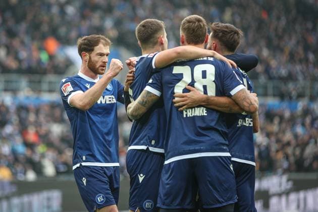 Budu Zivzivadze Karlsruher SC, 11 clenches his fist after the equalizer by Fabian Schleusener Karlsruher SC, 24 , Karlsruher SC vs Hamburger SV, Football, 2 Bundesliga, Matchday 14, 2024 2025, 01 12 2024, DFL REGULATES PROHIBIT ANY USE OF PHOTOGRAPHS AS IMAGE SEQUENCES AND OR QUASI VIDEO, Karlsruher SC vs Hamburger SV, Football, 2 Bundesliga, Matchday 14, 2024 2025, 01 12 2024 Karlsruhe Copyright: xEibner-Pressefoto JanxPrihodax EP_JPA