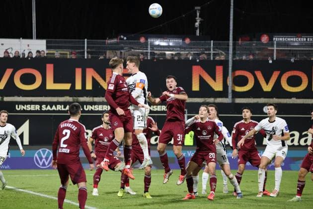 06 12 2024, Football, Men, 2 Bundesliga, Season 2024 2025, SV 07 Elversberg 1 FC Nuernberg, Carlo Sickinger SV 07 Elversberg , Maximilian Rohr SV 07 Elversberg , Oliver Villadsen 1 FC Nuernberg , Robin Knoche 1 FC Nuernberg , Caspar Jander 1 FC Nuernberg Elversberg Ursapharm Arena an der Kaiserlinde Saarland Germany EN Copyright: xSebastianxBachx