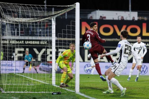 Lukas Pinckert SV 07 Elversbergs header hits the post, SV Elversberg vs 1 FC Nuernberg, Football, 2 Bundesliga, Matchday 15, Season 2024 2025, 06 12 2024 SV Elversberg vs 1 FC Nuernberg, Football, 2 Bundesliga, Matchday 15, Season 2024 2025, 06 12 2024 Copyright: xEibner-Pressefoto AlexanderxNeisx EP_ANS