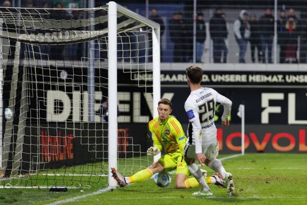 Tom Zimmerschied SV 07 Elversberg scores the 1 1 against Jan Reichert 1 FC Nuernberg , SV Elversberg vs 1 FC Nuernberg, Soccer, 2 Bundesliga, Matchday 15, Season 2024 2025, 06 12 2024 SV Elversberg vs 1 FC Nuernberg, Soccer, 2 Bundesliga, Matchday 15, Season 2024 2025, 06 12 2024 Copyright: xEibner-Pressefoto AlexanderxNeisx EP_ANS