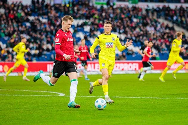 v l Josh Knight Hannover 96, 02 , Semir Telalovic SSV Ulm 1846, 29 GER, Hannover 96 vs SSV Ulm 1846, Football, 2 Bundesliga, Matchday 15, Season 2024 2025, 07 12 2024 DFL Regulations prohibit any use of photographers as image sequences and or quasi video GER, Hannover 96 vs SSV Ulm 1846, Football, 2 Bundesliga, Matchday 15, Season 2024 2025, 07 12 2024 Hannover Copyright: xEibner-Pressefoto JanxRollingerx EP_JSK