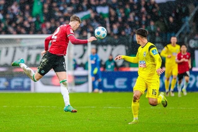 v l Josh Knight Hannover 96, 02 , Aaron Keller SSV Ulm 1846, 16 GER, Hannover 96 vs SSV Ulm 1846, Football, 2 Bundesliga, 15 Matchday, Season 2024 2025, 07 12 2024 DFL Regulations prohibit any use of photographers as image sequences and or quasi video GER, Hannover 96 vs SSV Ulm 1846, Football, 2 Bundesliga, 15 Matchday, Season 2024 2025, 07 12 2024 Hannover Copyright: xEibner-Pressefoto JanxRollingerx EP_JSK