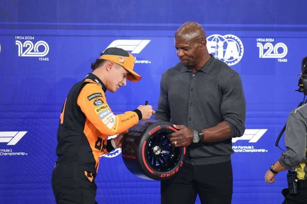 Terry Crews Actor , Lando Norris McLaren Formula 1 Team, 04 , Qualifying, ARE, Formula 1 World Championship, Abu Dhabi Grand Prix, Yas Marina Circuit, 07 12 2024 ARE, Formula 1 World Championship, Abu Dhabi Grand Prix, United Arab Emirates, Yas Marina Circuit, 07 12 2024 Abu Dhabi Copyright: xEibner-Pressefoto AnnikaxGrafx EP_AGF