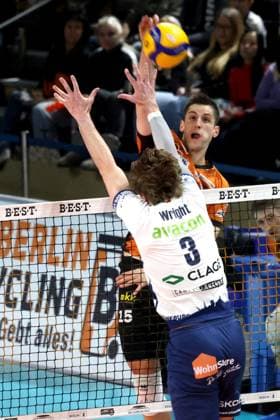 DEU, DVV, 1 VBL, BR Volleys vs Lueneburg, 07 12 2024, Max Schmeling Halle, Berlin, DEU, DVV, 1 VBL, BR Volleys vs Lueneburg, in the picture Moritz Reichert BR Volleys 15 , Michael Wright Lueneburg 3 Photo Juergen Engler nordphoto GmbH nordphotoxGmbHx xEngler nph00076