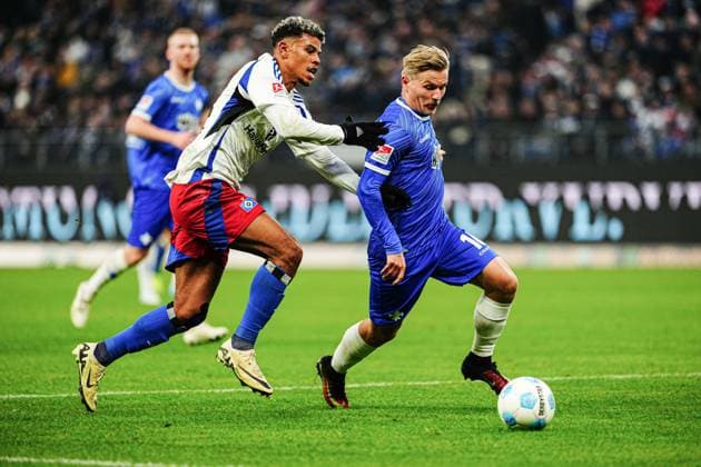 Ransford Yeboah Koenigsdoerffer Hamburger SV, 11 , Andreas Mueller SV Darmstadt 98, 16 GER, Hamburger SV vs SV Darmstadt 98, Football, 2 Bundesliga, Matchday 15, Season 2024 2025, 08 12 2024 DFL REGULATIONS PROHIBIT ANY USE OF PHOTOGRAPHS AS IMAGE SEQUENCES AND OR QUASI VIDEO GER, Hamburger SV vs SV Darmstadt 98, Football, 2 Bundesliga, Matchday 15, Season 2024 2025, 08 12 2024 Hamburg Copyright: xEibner-Pressefoto MarcelxvonxFehrnx EP_MFN