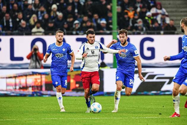 Fabian Nuernberger SV Darmstadt 98, 15 , William Mikelbrencis Hamburger SV, 02 , Killan Corredor SV Darmstadt 98, 34 GER, Hamburger SV vs SV Darmstadt 98, Football, 2 Bundesliga, Matchday 15, Season 2024 2025, 08 12 2024 DFL REGULATIONS PROHIBIT ANY USE OF PHOTOGRAPHS AS IMAGE SEQUENCES AND OR QUASI VIDEO GER, Hamburger SV vs SV Darmstadt 98, Football, 2 Bundesliga, Matchday 15, Season 2024 2025, 08 12 2024 Hamburg Copyright: xEibner-Pressefoto MarcelxvonxFehrnx EP_MFN