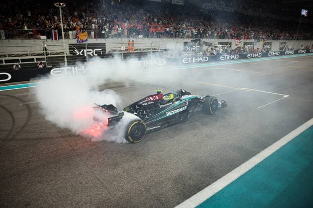 Lewis Hamilton Mercedes AMG Petronas Formula One Team, 44 , Donuts, last race for Mercedes, Race, ARE, Formula 1 World Championship, Abu Dhabi Grand Prix, Yas Marina Circuit, 08 12 2024 ARE, Formula 1 World Championship, Abu Dhabi Grand Prix, United Arab Emirates, Yas Marina Circuit, 08 12 2024 Abu Dhabi Copyright: xEibner-Pressefoto AnnikaxGrafx EP_AGF