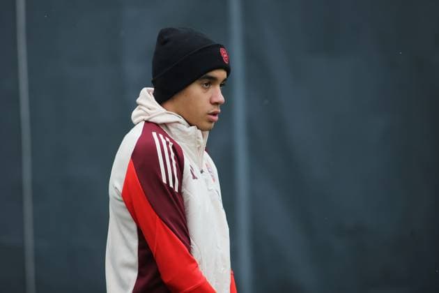 Munich, Germany, 09 December 2024 Football, Men, Season 2024 2025, FC Bayern Munich, Säbener Strasse, Training ground, Final training, Champions League Jamal Musiala FC Bayern Munich head, upper body on the way to the training ground