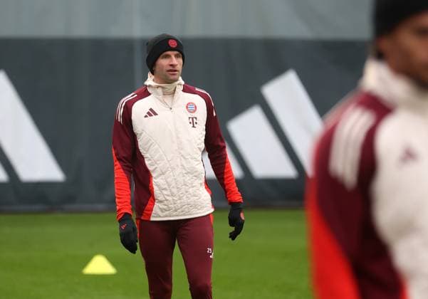 Munich, Germany, 09 December 2024 Football, Men, Season 2024 2025, FC Bayern Munich, Säbener Strasse, Training ground, Final training, Champions League Thomas Müller, Mueller FC Bayern Munich head, upper body, standing, watch, look