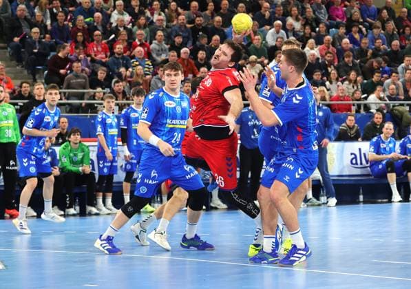 09 12 2024, Germany, Bietigheim, Handball Bundesliga season 2024 2025, SG BBM Bietigheim vs TVB Stuttgart, f l Lukas Laube TVB , Jonathan Fischer BBM , Gianfranco Pribetic TVB