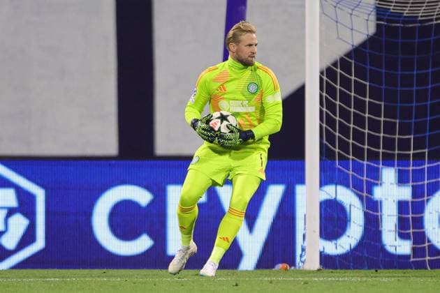 Kasper Schmeichel of Celtic in action Dinamo Zagreb v Celtic, UEFA Champions League, Group Stage, Football, Maksimir Stadium, Zagreb, Croatia, UK - 10 Dec 2024 EDITORIAL USE ONLY No use with unauthorised audio, video, data, fixture lists, club league logos or live services. Online in-match use limited to 120 images, no video emulation. No use in betting, games or single club league player publications. Copyright: xNikolaxKrstic Shutterstockx 14984446br