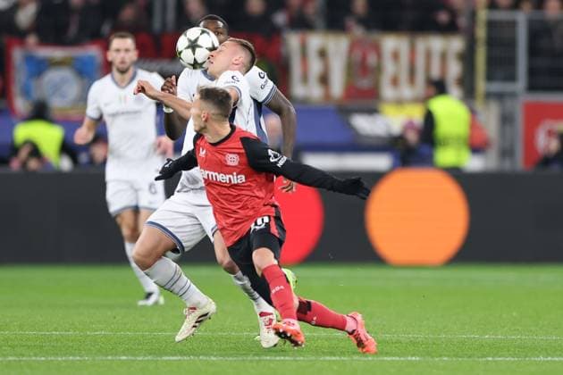 GER, UEFA CL, Bayer 04 Leverkusen GER vs Inter Milan ITA , 10 12 2024, BayArena, Leverkusen, GER, UEFA CL, Bayer 04 Leverkusen GER vs Inter Milan ITA , , pictured Alex Grimaldo Leverkusen 20 , Davide Frattesi Inter Milan 16 , Marcus Thuram Inter Milan 9 , nordphotoxGmbHx xMeuter nph00351