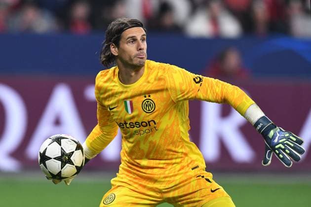 Goalkeeper Yann Sommer Inter Milan at the drop GER, Bayer 04 Leverkusen vs Inter Milan, Football, UEFA Champions League, League Phase, 2024 2025 Season, 10 12 2024 DFL REGULATIONS PROHIBIT ANY USE OF PHOTOGRAPHS AS IMAGE SEQUENCES AND OR QUASI VIDEO GER, Bayer 04 Leverkusen vs Inter Milan, Football, UEFA Champions League, League Phase, 2024 2025 Season, 10 12 2024 Leverkusen Copyright: xEibner-Pressefoto ThomasxThienelx EP_TTL