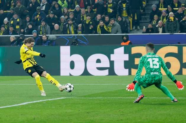 Picture from l Marcel Sabitzer Borussia Dortmund, 20 with the chance to take the lead, Goalkeeper, Goalkeeper Inaki Pena FC Barcelona, 13 , 11 12 2024, Football, Champions League, Borussia Dormund FC Barcelona, GER, Dortmund, Signal Iduna Park Copyright: HMBxMedia xHeikoxBecker
