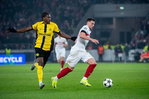 Ermedin Demirovic VfB Stuttgart, 09 in duel with Joel Monteiro YB Bern, 77 , GER, VfB Stuttgart vs BSC Young Boys Bern, Soccer, Men, UEFA Champions League, Matchday 6, Season 2024 2025, 11 12 2024 GER, VfB Stuttgart vs BSC Young Boys Bern, Soccer, Men, UEFA Champions League, Matchday 6, Season 2024 2025, 11 12 2024 Stuttgart Copyright: xEibner-Pressefoto Memmlerx EP_MMR