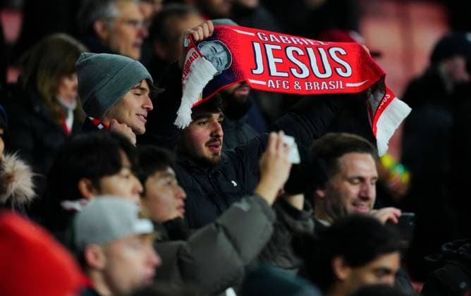 A Gabriel Jesus scarf held up by an Arsenal fan Arsenal v Monaco, UEFA Champions League, Group Stage, Football, Emirates Stadium, London, UK - 11 Dec 2024 EDITORIAL USE ONLY No use with unauthorised audio, video, data, fixture lists, club league logos or live services. Online in-match use limited to 120 images, no video emulation. No use in betting, games or single club league player publications. Copyright: xJavierxGarcia Shutterstockx 14984979ci