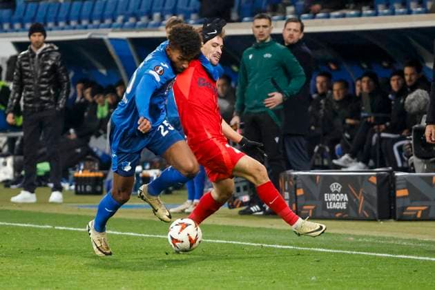 Kevin Akpoguma TSG Hoffenheim, 25 and Darius Olaru FCSB Bucharest, 27 in duel , Soccer, UEFA Europa League, Matchday 6, 2024 2025, TSG Hoffenheim vs FCSB Bucharest, 12 12 2024, Rhein Neckar Arena, Sinsheim, Germany Sinsheim Rhein Neckar Arena Baden Württemberg Germany Copyright: xGrantxHubbsx